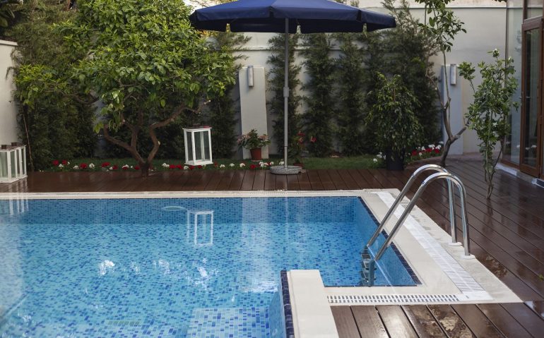 engin_akyurt-pool-5055009_1920 (1)